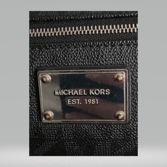 Michael Kors Wristlet/Wallet - Picture 2 of 5